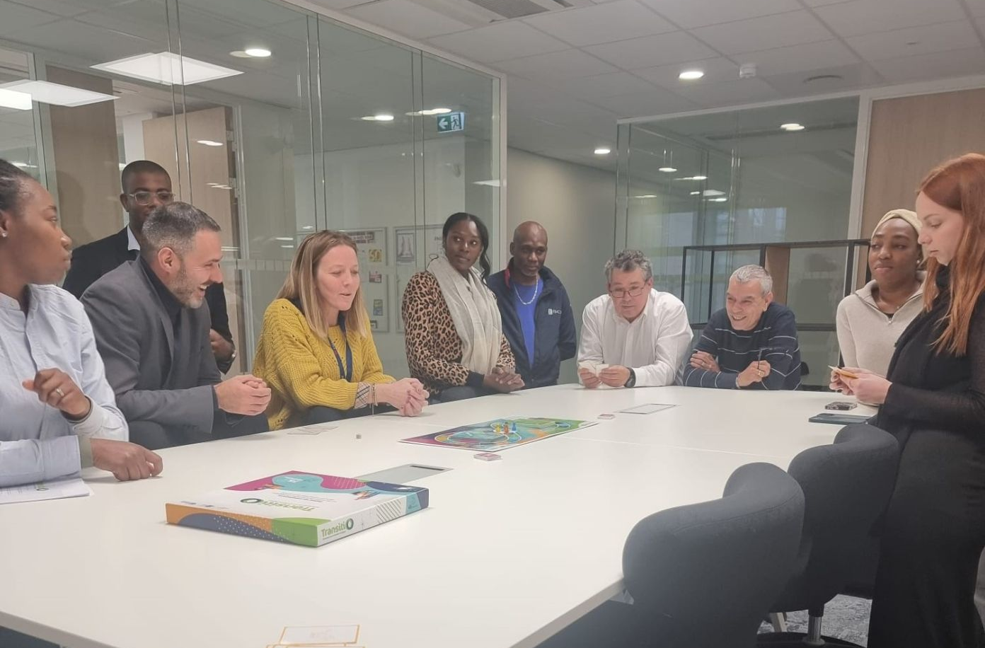 Direction Régionale IDF de chez ISOR Group, participant à un atelier ludique pour la transition écologique dans le secteur de la propreté industrielle.