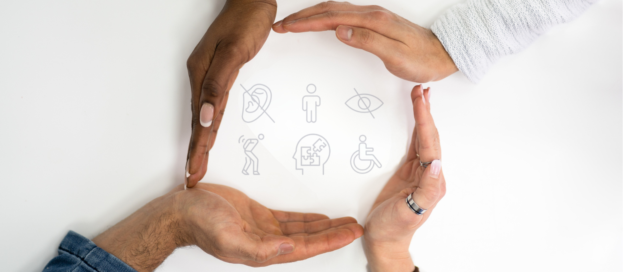 Mains formant un cercle, encadrant des pictogrammes représentant les différentes formes de handicaps